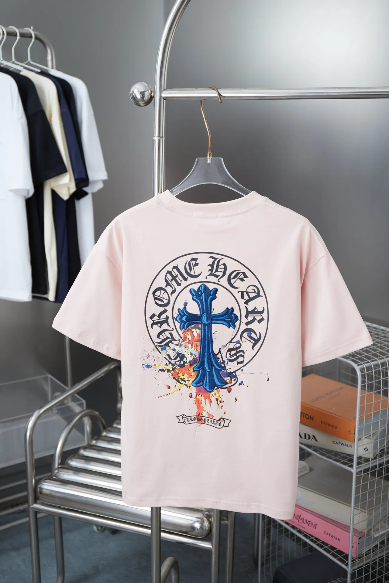 🅿️200 Ch*ome Hearte 25SS early spring new style Contrast color embroidery Crow heart cross short sleeve Light luxury essential item for daily commuting for men and women Correct version Welcome to compare Detailed features · 320g 100% pure cotton double yarn jersey fabric · Custom dyed in the same cylinder, special thickened 32 pieces double-strand 1X1 thread · Imported Tajima machine embroidery tatami embroidery · Digital direct printing logo pattern · Double-needle stitching and cross-seam technology · Original main mark, washed tag, brand moisture-proof paper packaging Color: black/white/pink Size: S/M/L/XL